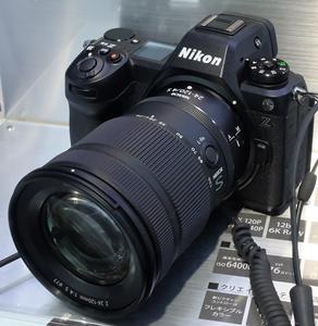 Appareil photo numérique hybride Z6III TOP-SELLING avec objectif NIKKOR Z DX 16-50mm f/3.5-6.3, lot avec carte 64 Go + kit de nettoyage - Product Image 1