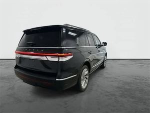 รถ SUV ปี 2024 Infinite Black Metallic Clearcoat L - Navigator Reserve 4WD 3.5L V6 440 แรงม้า 7 ที่นั่ง สภาพดี ราคาคุ้มค่า - Product Image 6