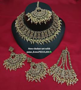 Ensemble de collier ras du cou ethnique plaqué or pour mariée, boucles d'oreilles, maang tikka, bijoux tendance faits à la main pour mariage, fiançailles, anniversaire - Product Image 1