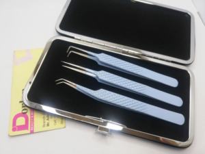 แหนบขนตาที่เป็นมิตรต่อสิ่งแวดล้อมทำจากสเตนเลสสตีลเคลือบสีฟ้าน้ำแข็ง - Product Image 2