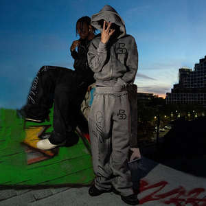 Ensemble de survêtement streetwear unisexe personnalisé, sweat-shirt ample, pantalon de survêtement évasé, imprimé délavé à l'acide, taille déchirée, double capuche, fermeture éclair - Product Image 5