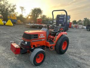 Pour Kubota ST-30 tracteur à pied 30hp hydrostatique Compact tracteur direction assistée 4WD gazon pneus pompe à engrenages noyau très bon - Product Image 4