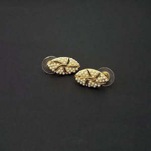 Kriaa Boucles d'oreilles clous en perles plaqué or 1310180 Bijoux élégants et luxueux - Product Image 1