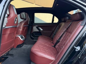 Magnifique BMW 76-0I XD-RI-VE XI avec transmission automatique, toit panoramique et sièges en cuir. - Product Image 3