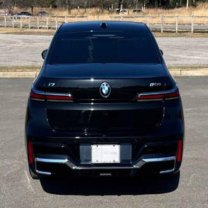 BMW i7 M70 2024 ECONÓMICO Y ELEGANTE - Product Image 2