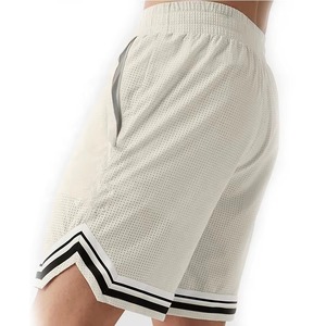 Pantalones cortos de gimnasio transpirables y ligeros para hombre, malla de secado rápido que absorbe la humedad, ropa deportiva cómoda de patrón sólido para correr y entrenar - Product Image 4