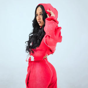 ชุดเซ็ต 2 ชิ้น เสื้อฮู้ดครอปและกางเกงวอร์มขาบานฟอกสีแบบแอซิด พร้อมปักลายแบบดิสเทรสและประดับคริสตัล รับผลิตตามแบบ OEM - Product Image 4