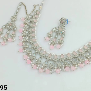 ชุดเครื่องประดับสร้อยคอประดับมุก & kundan ประดับด้วยเม็ดสีเงินชุดเครื่องประดับสำหรับผู้หญิงดีไซน์ดอกไม้ใหม่ - Product Image 1