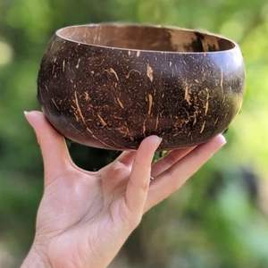 Cuencos de coco hechos a mano con patrón artístico hechos en Vietnam al por mayor - Product Image 3