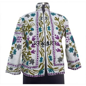 Chaqueta Acolchada Corta de Invierno para Mujer, Elegante, Transpirable y Ecológica, Bordada con Diseño Suzani Indio, de Secado Rápido, 100% Algodón - Product Image 4