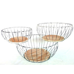 Juego de 3 Cestas Organizadoras de Alimentos y Verduras de Diseño Elegante, Metálicas Creativas con Interior de Madera en Forma de Círculo - Product Image 1