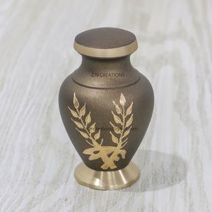 Urnes de crémation de haute qualité pour les cendres humaines Grey Avondale Mini urnes de crémation souvenir en laiton petites - Product Image 3