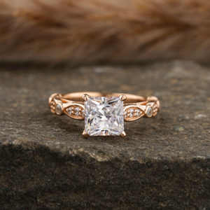 Bague de fiançailles en diamant de taille princesse de laboratoire Bague de fiançailles en argent sterling IGI Certificate Luxuous Vintage Style Diamond Ring Gift For Her - Product Image 1