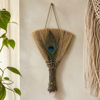 Brosse décorative murale en plumes de paon avec accent en cristal, manche en métal antique, décoration bohème sorcière pour la maison, cadeau