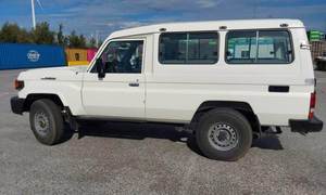 Toyota Land Cruiser 78 Usado en Excelentes Condiciones, Techo Metálico, Motor Diésel 4.2L - Product Image 6