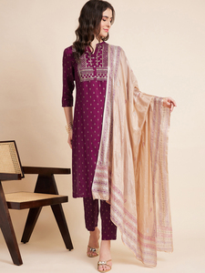 Conjuntos de pantalón y Dupatta bordados de Color Burdeos a la moda y con estilo para mujer, colección étnica lista para usar al por mayor - Product Image 2