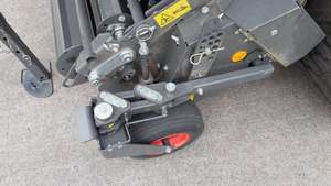 Moissonneuse-batteuse Claas Variant 585 RC 2024 de haute qualité avec moteur pour la récolte du blé, du riz, des arachides, des pommes de terre et des olives - Product Image 6