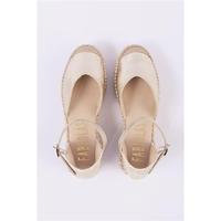 Espadrille à talon compensé fermé