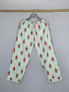 Ensemble de pyjama élégant pour femmes, tissu lisse, design tendance, confort luxueux pour la nuit et la détente - Product Image 3