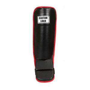 Protège-tibias légers conçus pour les joueurs de football qui ont besoin d'une protection flexible et respirante. - Product Image 3