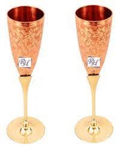 แก้วไวน์ทองเหลืองโบราณสลักลายทำมือ ถ้วยโลหะสำหรับดื่มเครื่องดื่ม ของตกแต่งบาร์โบราณ ของขวัญแต่งงาน ของตกแต่งโต๊ะอาหารแบบคลาสสิก - Product Image 1