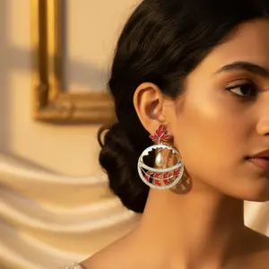 Boucles d'oreilles pendantes en émail rouge argenté pour femmes, motif feuille - Product Image 2