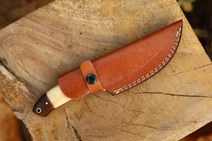 Cuchillo de caza de hoja fija de Damasco con Funda de cuero, mango de hueso de camello, estilo vaquero compatible con OEM para cazar, acampar al aire libre - Product Image 5