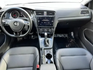 Vo-lkswagen Golf d'occasion 2019 à vendre - Product Image 5