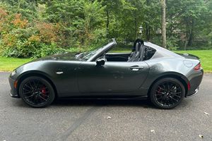 Mazda MX-5 Miata RF Club 2023, Gasolina, Bajo Kilometraje - Product Image 2