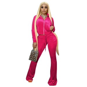 Vente en gros Costumes de sport en velours personnalisés pour femmes Survêtement de jogging en velours à capuche avec strass Ensemble de 2 pièces bon marché - Product Image 2