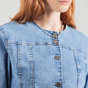 Chaqueta de camionero de mezclilla para mujer con estilo tradicional y costuras reforzadas - Product Image 5