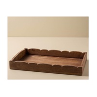 Plateau en bois finition naturelle adapté pour recevoir ou organiser idéal pour les tables d'appoint d'entrée ou les installations de petit-déjeuner confortables