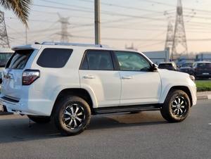 Occasion pour Toyota 4Runner avec sièges en cuir intérieur foncé et transmission intégrale 12 mois de garantie Vente en ligne - Product Image 2