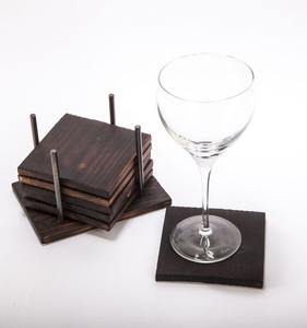 Ensemble de sous-verres carrés en bois rustique foncé avec support en métal industriel pour la décoration intérieure moderne et une touche élégante de la table - Product Image 1
