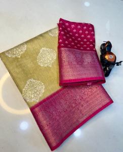 Saris en soie avec motif floral partout avec bordure de tissage contrastée - Product Image 1