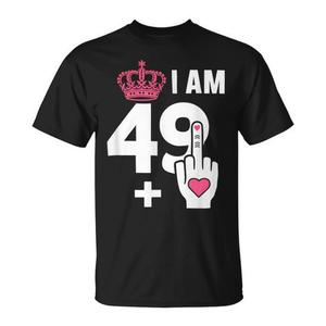 T-shirt Promozionale Personalizzabile per il 49° Compleanno con Design '49 Plus 1 Dito Medio' per Chi Ha Oltre 49 Anni - Product Image 1