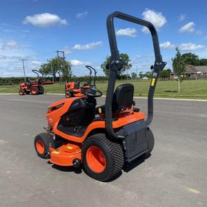 Tondeuse à gazon Kubota GR2120 4WD Diesel à conduite assis pour les paysagistes et les agriculteurs - Product Image 3