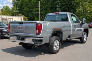 Sierra 2500HD Pro 2024 d'occasion impeccable, cabine régulière, LB, AWD, turbo, jantes en alliage foncé, sièges en cuir, ACC, démarrage à distance, Bluetooth - Product Image 4