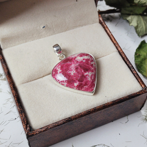 Pendentif en pierre précieuse Thulite en forme de cœur sur mesure en gros - Bijoux faits à la main en argent sterling 925 pour femmes - Product Image 5