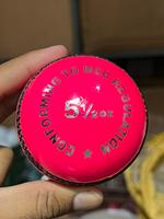 Ballon de cricket en cuir rose en gros, 4 pièces, design personnalisé, entraînement professionnel, couleurs du logo, sports d'équipe