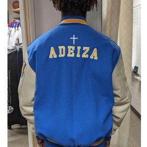 Veste de baseball bleue à capuche ouverte de haute qualité Noms personnalisés et logos brodés en chenille sur le col montant avant - Product Image 6