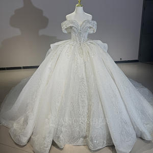 Vestido de Novia Moderno DW0188, Estilo Princesa, con Escote Corazón, Cristales, Encaje Floral y Cola de Capilla para Fiestas - Product Image 1