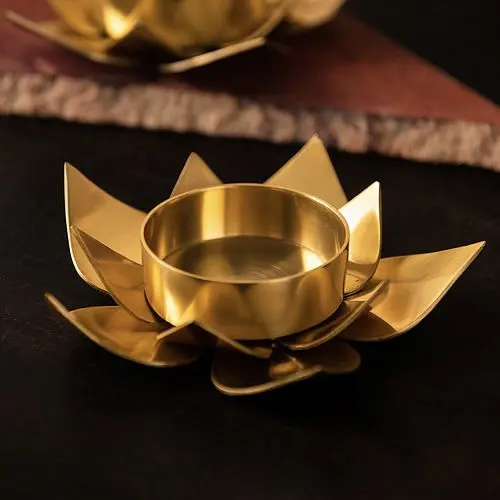 Vente chaude À La Main Mini Fleur De Lotus Conception En Laiton Métal Bougeoir pour La Maison, Jardin Diwali Décorations