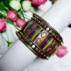 Brazaletes de latón esmaltados en naranja Boho Chic, joyería de aleación de estilo bohemio para ocasiones especiales, regalos para fiestas de aniversario de compromiso - Product Image 3