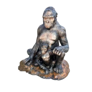Gorila decorativo de jardín duradero de estilo moderno personalizado con estatua de bebé - Product Image 2