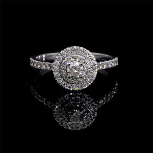 Elegante anillo de compromiso de doble halo de oro blanco de 14 quilates Diamante redondo con banda de diamantes pavé Diamantes brillantes naturales - Product Image 1