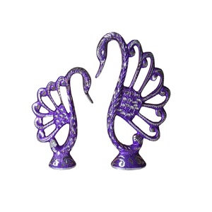 Statue de paon dansant artisanale en métal de qualité supérieure avec finition argentée et détails de bijoux éclatants pour la maison ou le bureau - Product Image 4