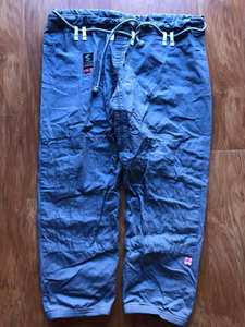 Uniforme de karaté WKF Gis Kimono pour enfants adultes enfants avec logo personnalisé d'usine en gros fabriqué au Pakistan 2024 - Product Image 4