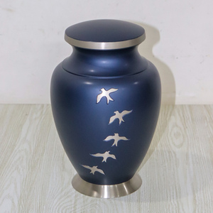 Nouvel arrivage Urne de crémation dans des styles attrayants pour les cendres humaines Urne de souvenir en métal fabriquée à la main en quantité en vrac par HHO - Product Image 6