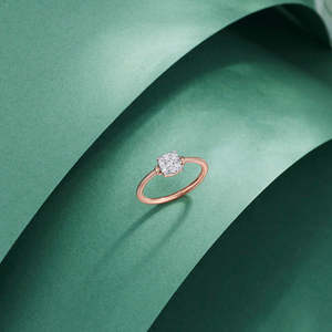 Bague décontractée en diamant avec pierres incrustées - Product Image 1